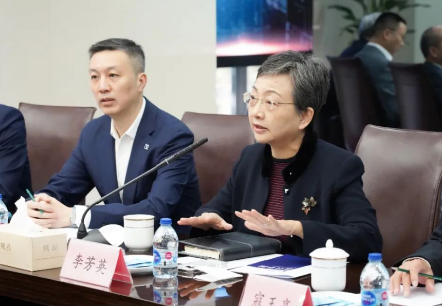 中石化高級(jí)副總裁劉宏斌一行益臨神開(kāi)參觀(guān)考察(圖4)